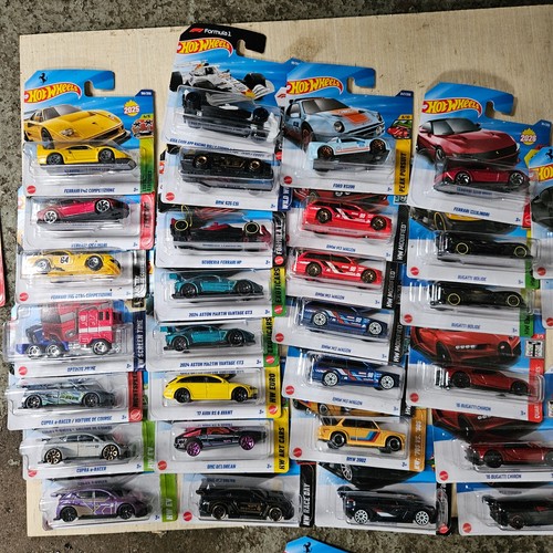 Hotwheels short cards all - hotwheels,